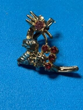 Vintage Gold-Tone Floral Crystal Brooch - Pink Stones